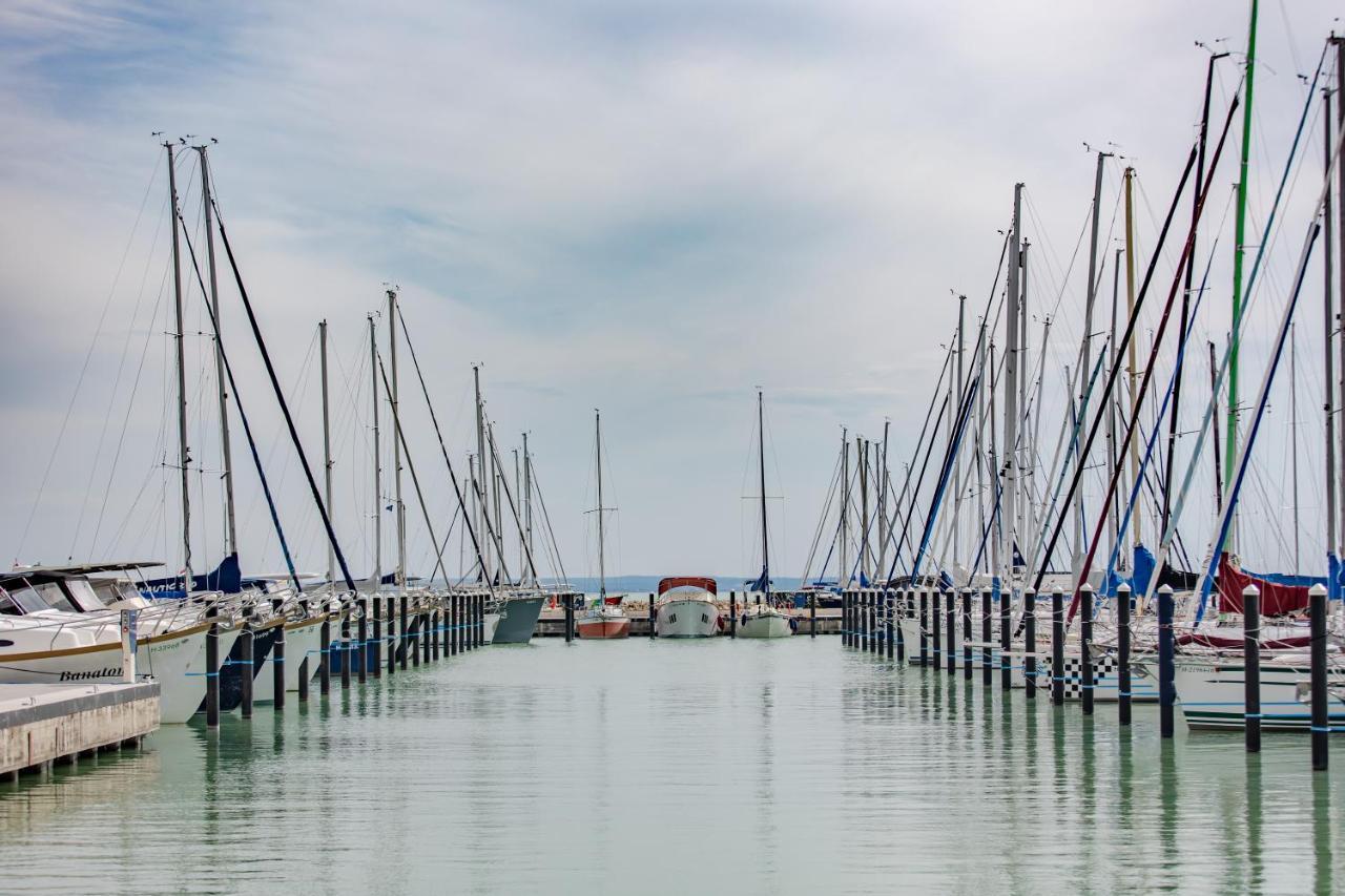 Hotel Balatonfői Yacht Club Balatonkenese Exterior foto