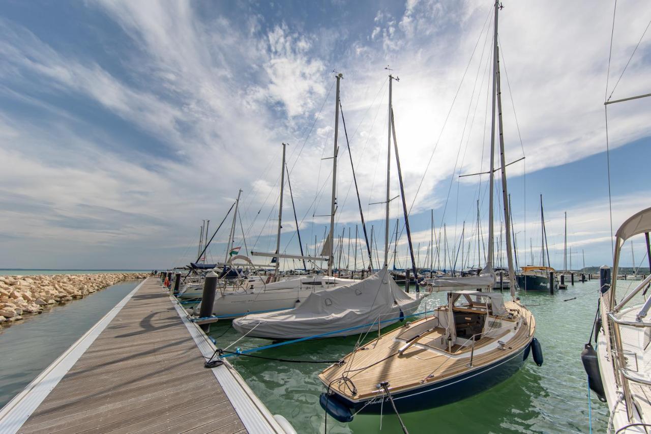 Hotel Balatonfői Yacht Club Balatonkenese Exterior foto