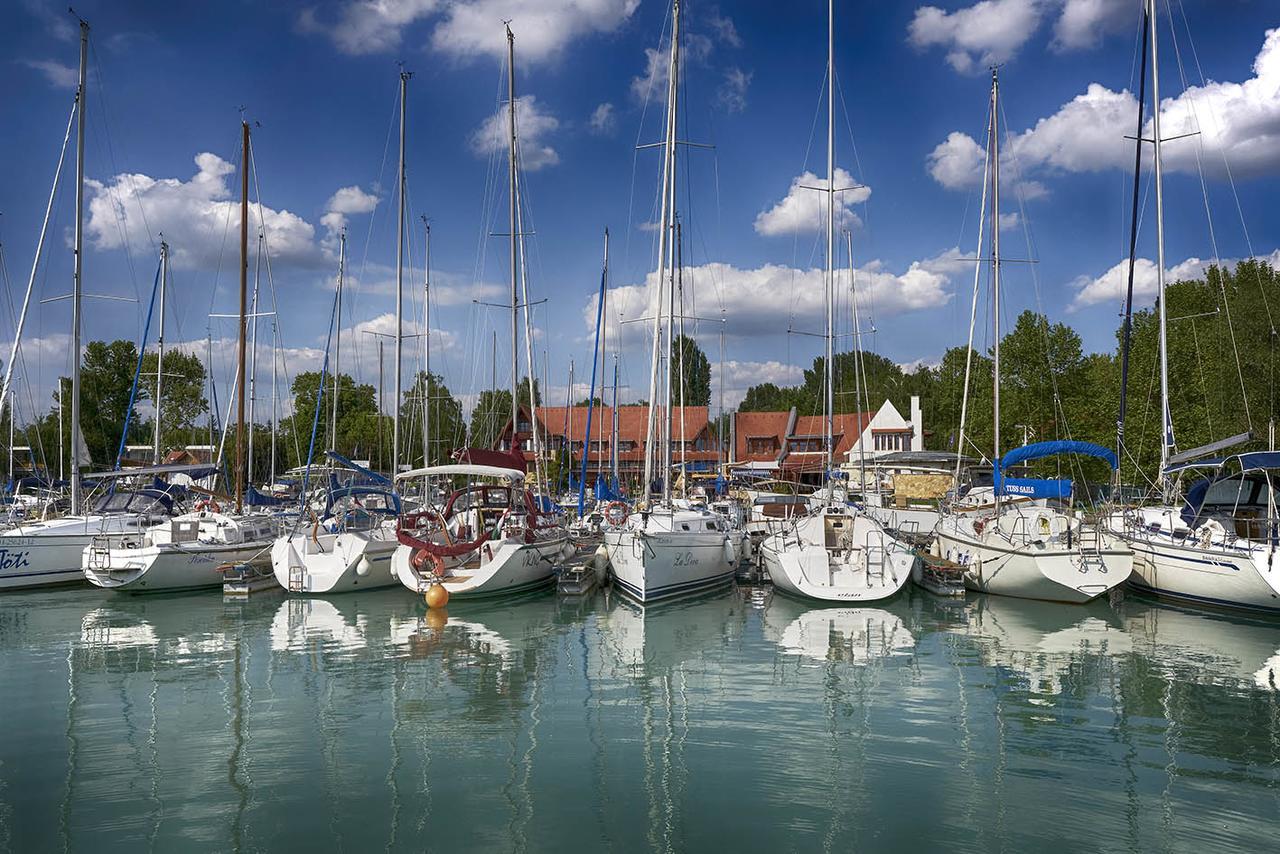 Hotel Balatonfői Yacht Club Balatonkenese Exterior foto